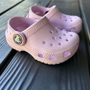 Toddler Crocs 4C in light pink